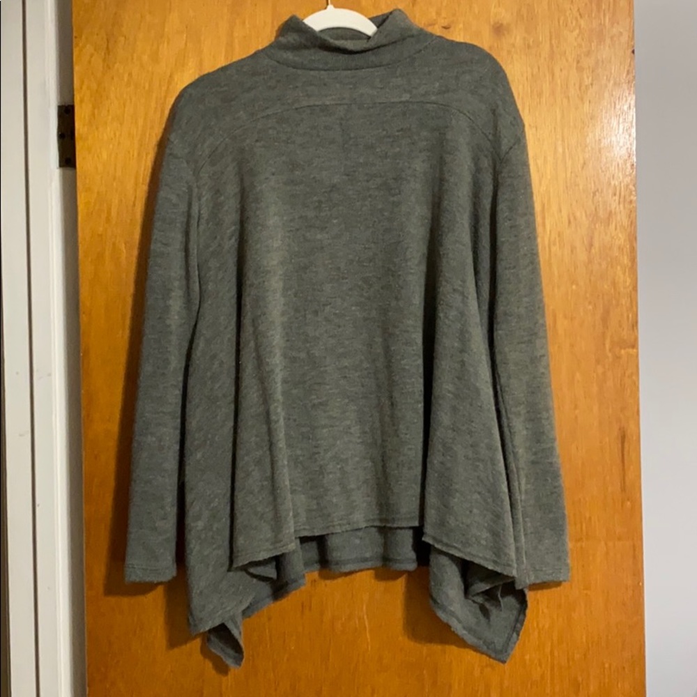 Green turtle neck sweater